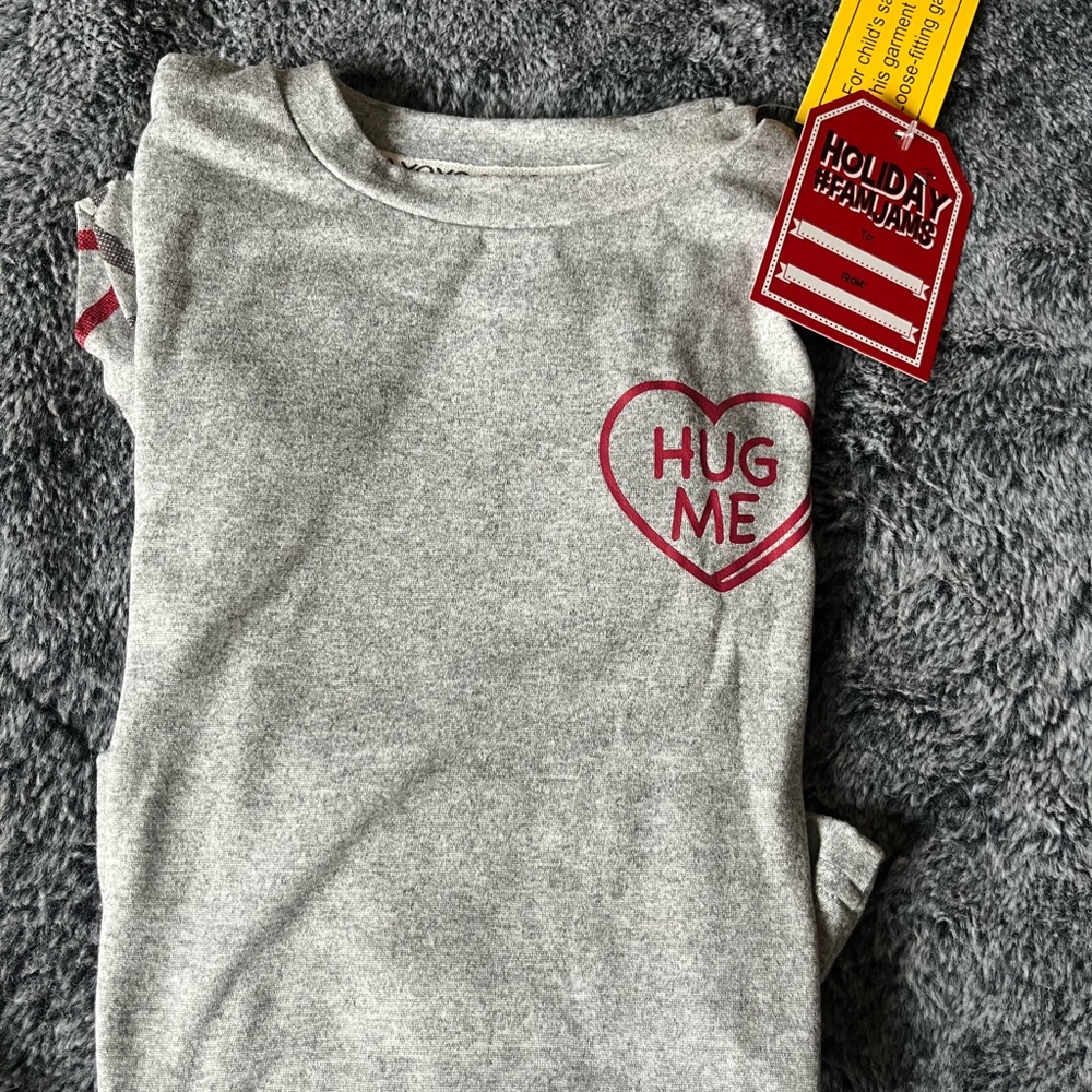 Gray 'Hug Me' Kids T-Shirt